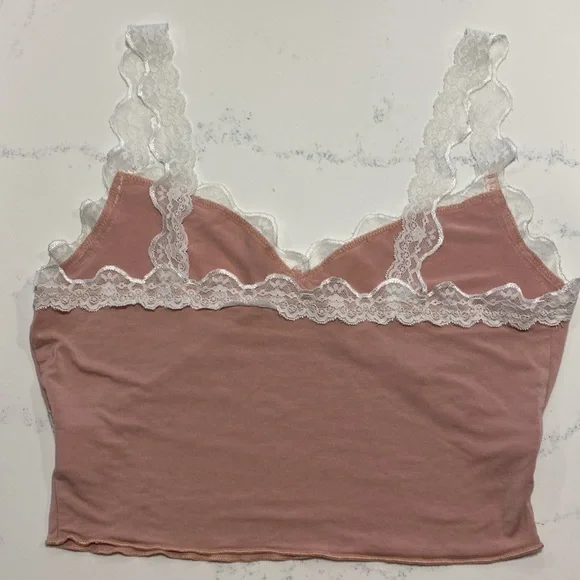 💕Host Pick💕 SHEIN Contrast Lace Panel Lettuce Edge Cami Top - Picture 5 of 5